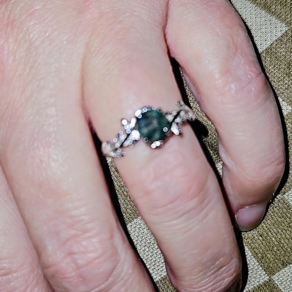 Elegant Silver and Green Moss Agate Leaf Ring - Picture 3 of 5